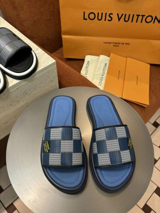 Picture of Louis Vuitton Slippers _SKULVsz38-46hnh0417989